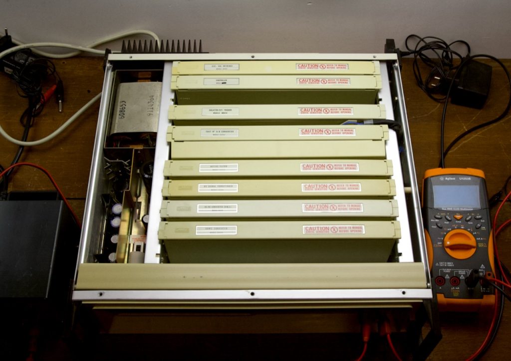 Fluke 8502A inside.