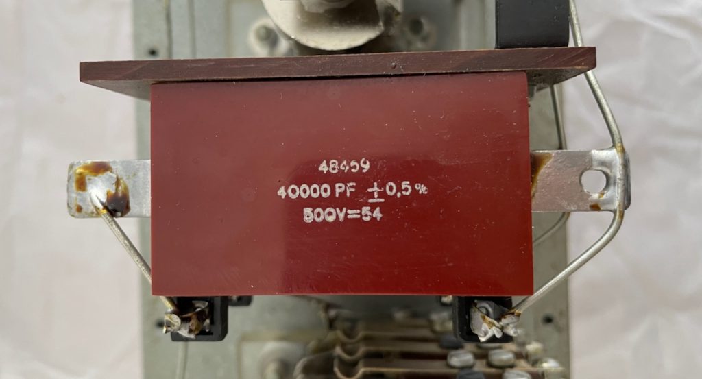 40 nF / 500V mica capacitor.